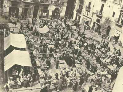 La trattoria custodisce anche una foto degli anni 30 di largo Chiurlia, animato dal mercato ortofrutticolo di Santa Barbara